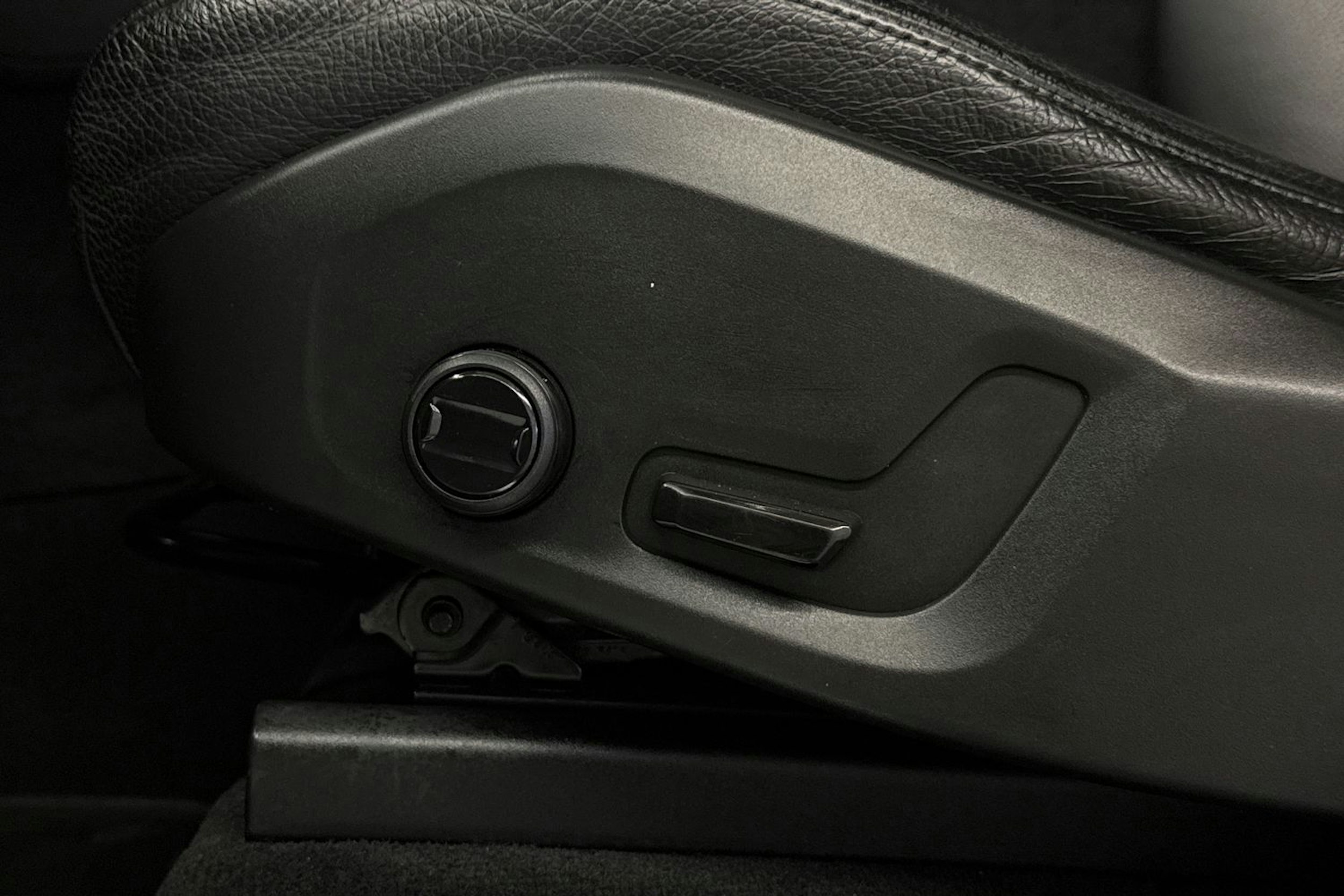 harmaa Volvo XC90 2020 kuva 24.