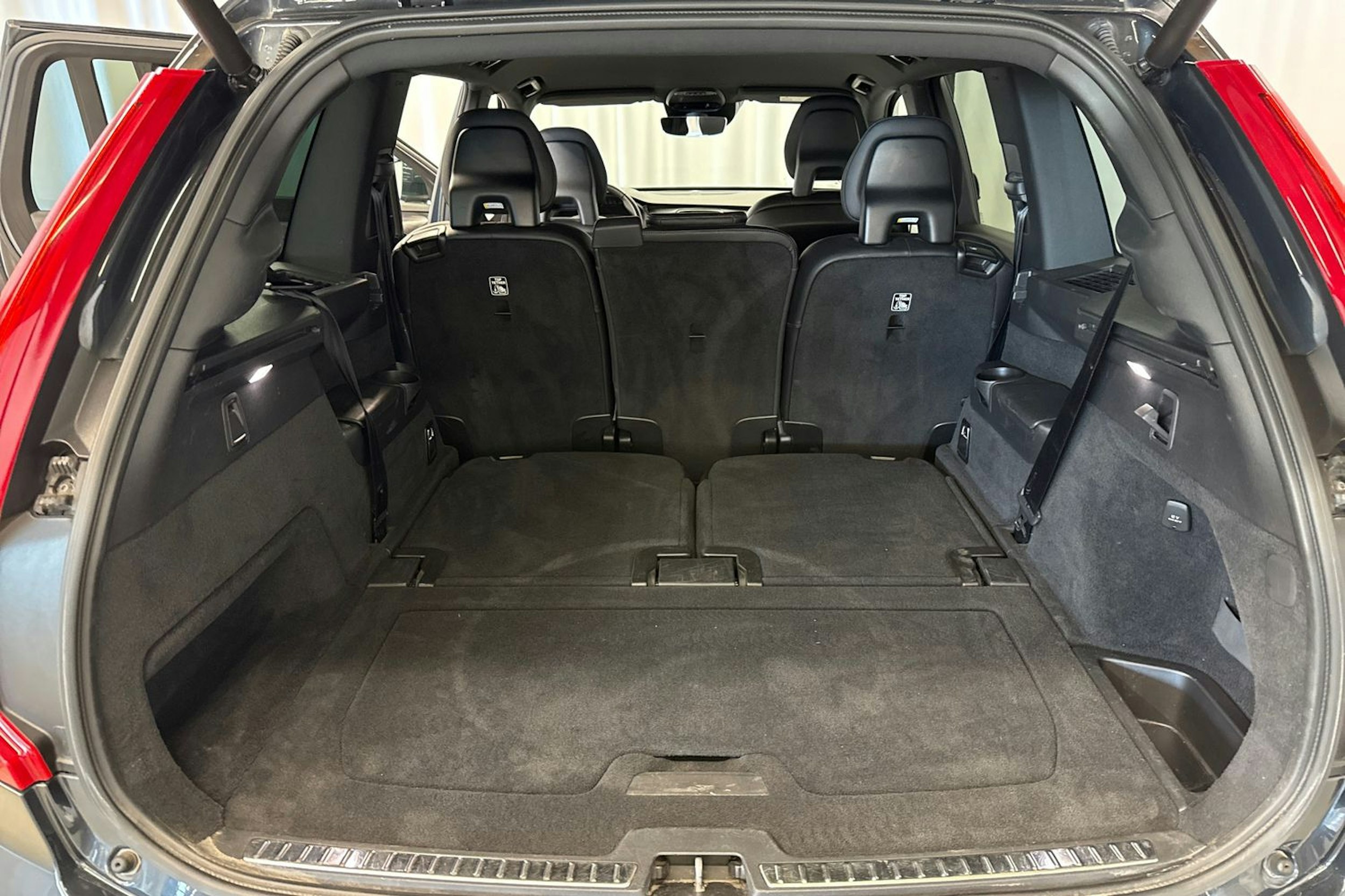 harmaa Volvo XC90 2020 kuva 31.