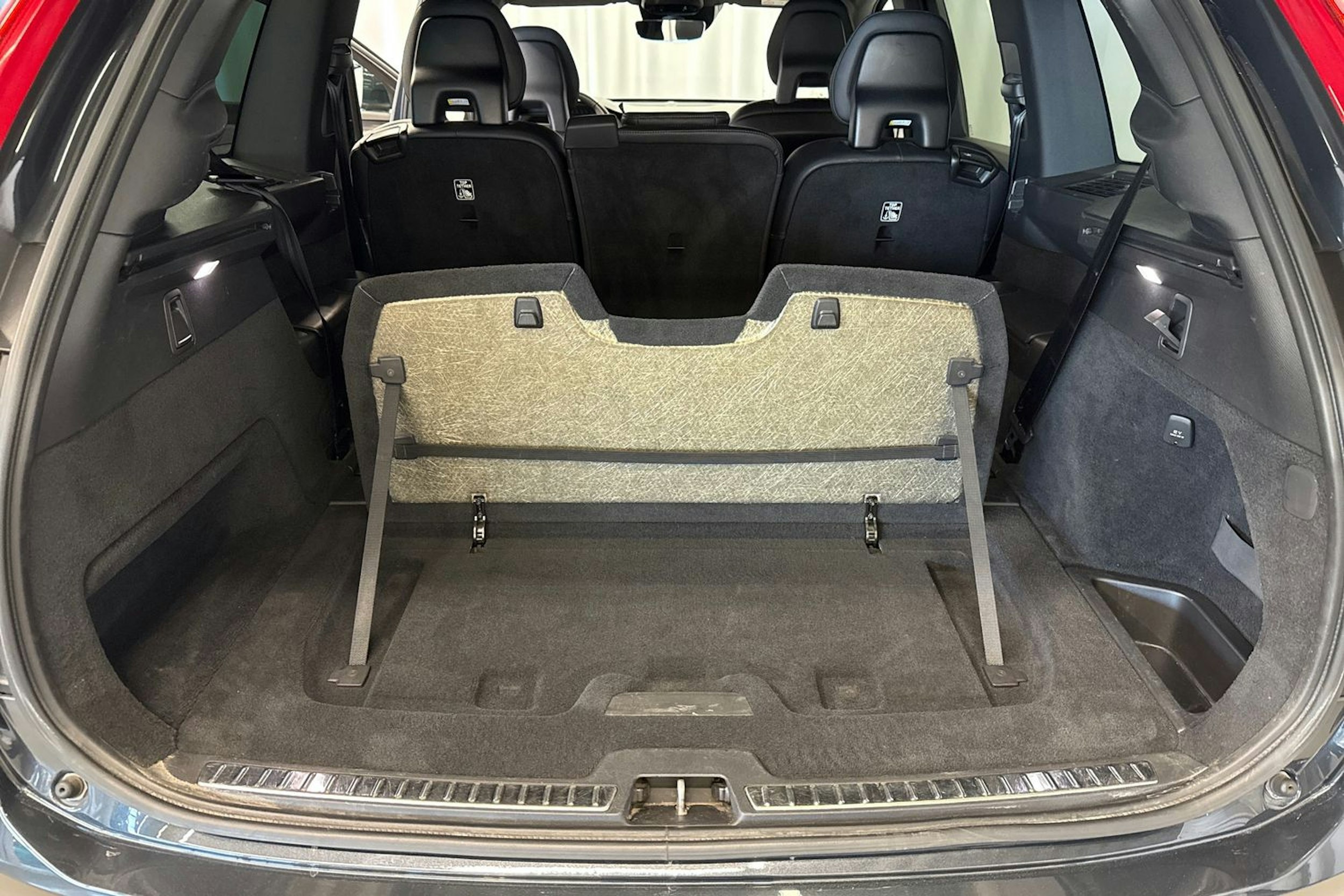 harmaa Volvo XC90 2020 kuva 32.