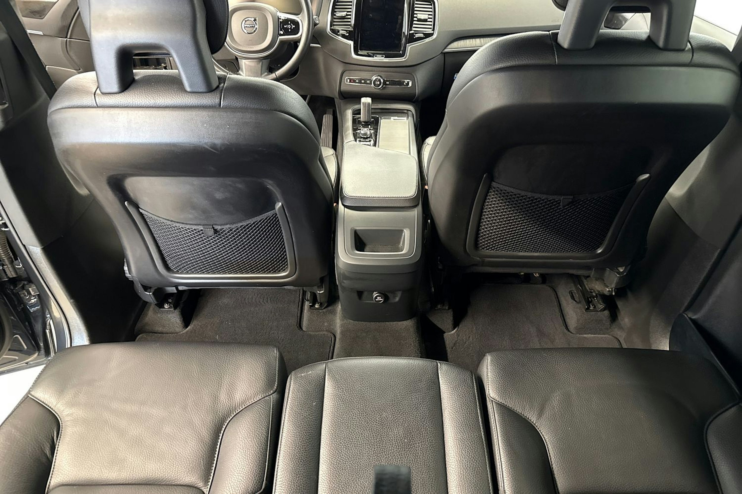 harmaa Volvo XC90 2020 kuva 36.