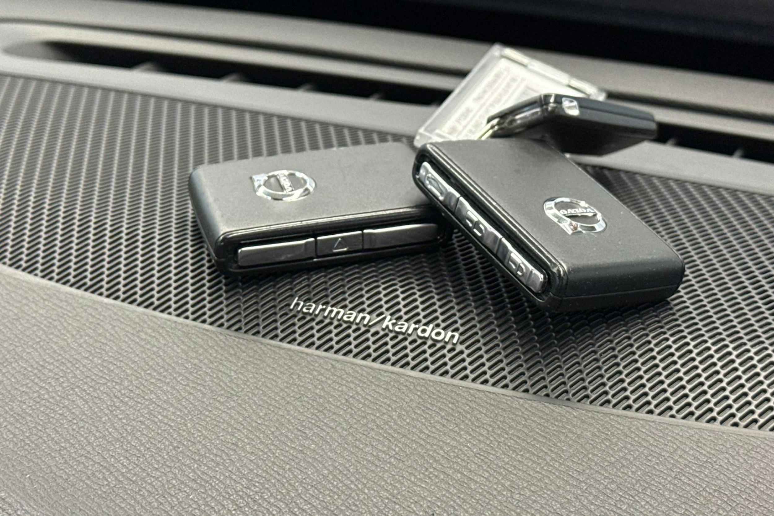 harmaa Volvo XC90 2020 kuva 40.