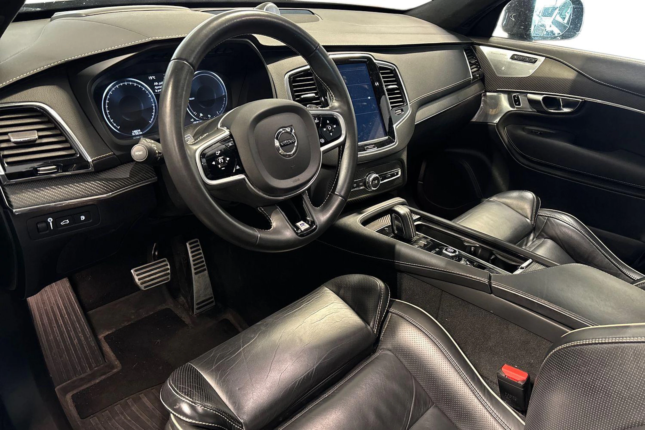 musta Volvo XC90 2020 kuva 3.