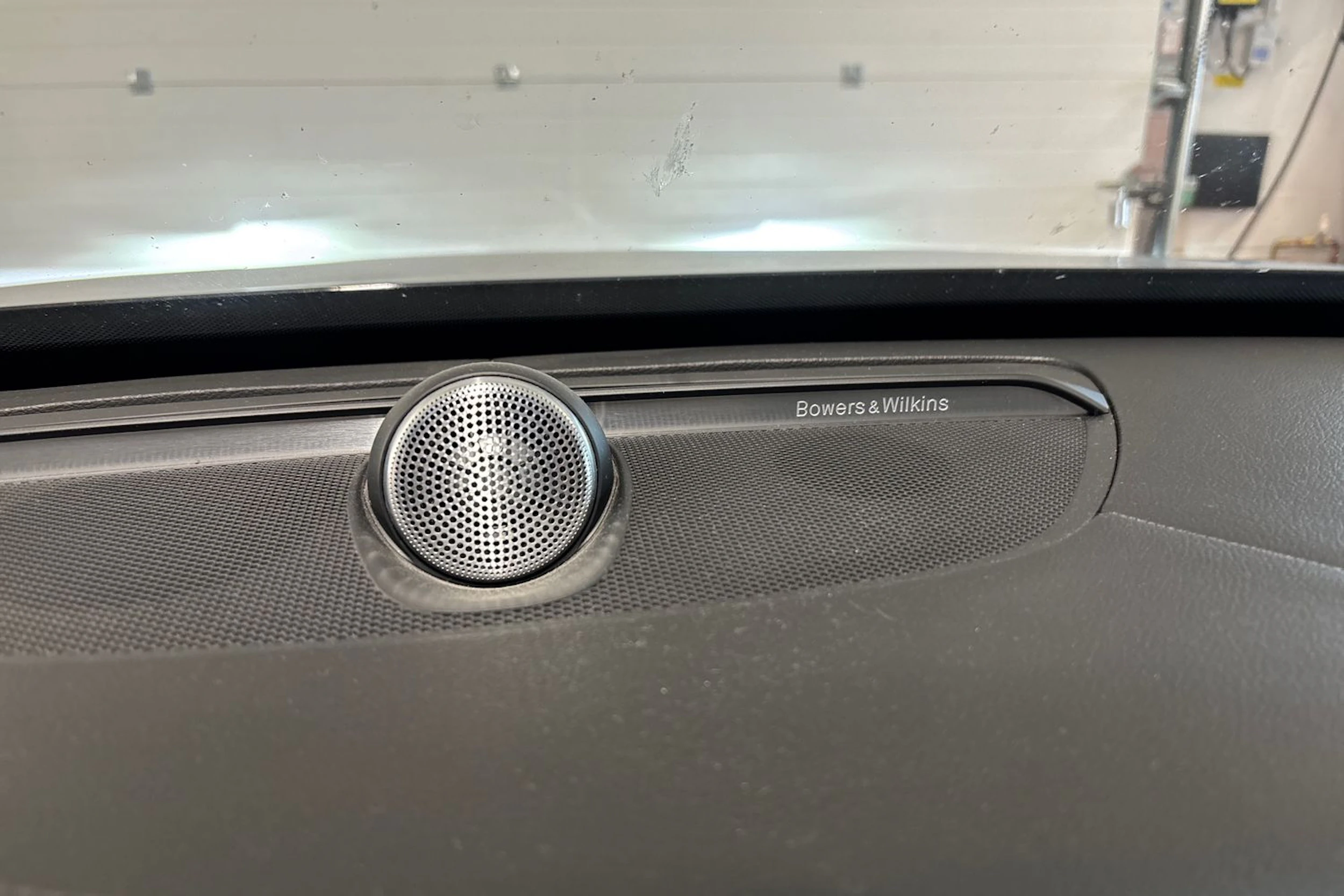 musta Volvo XC90 2020 kuva 6.