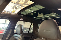 musta Volvo XC90 2020 kuva 7.