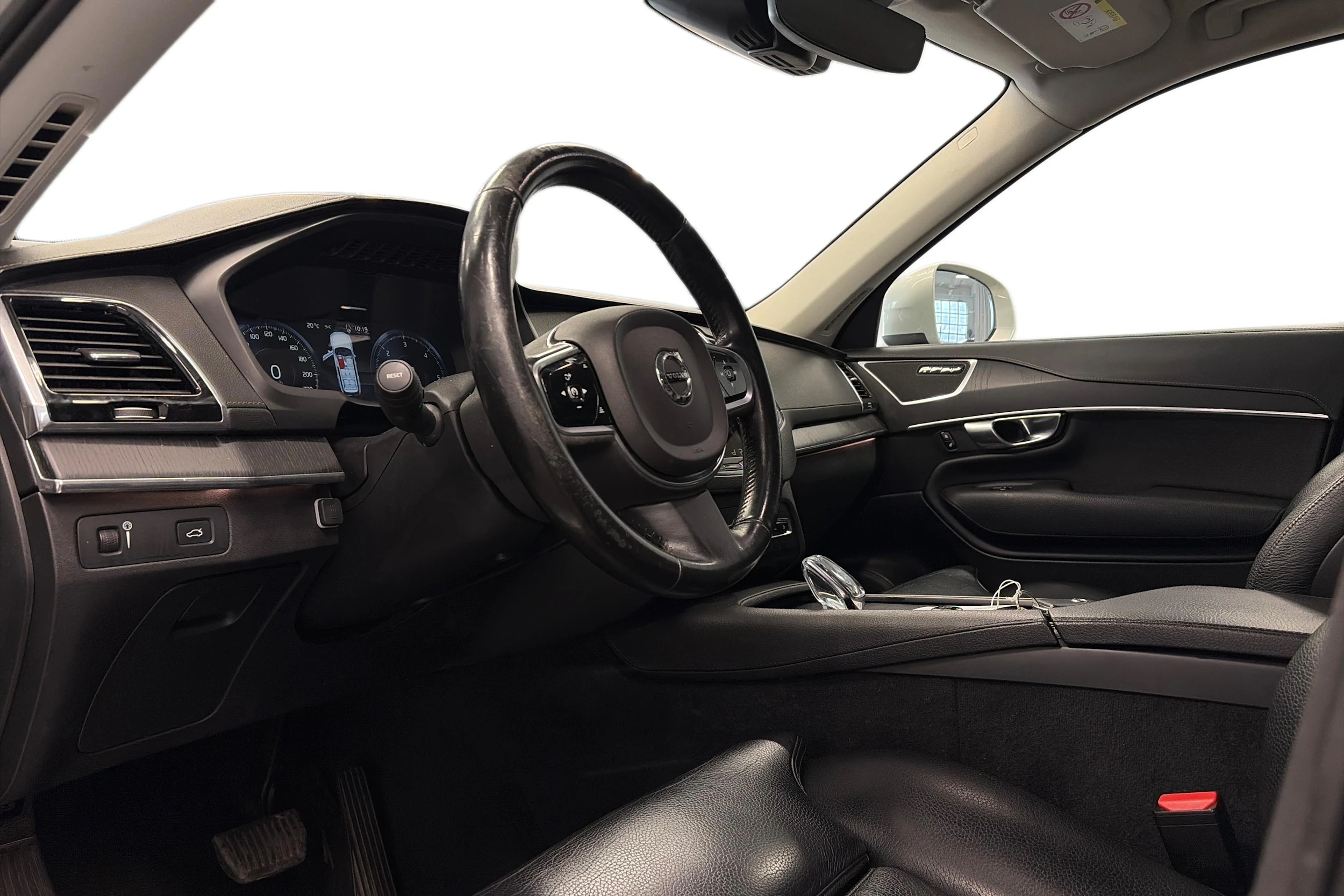 valkoinen Volvo XC90 2020 kuva 3.