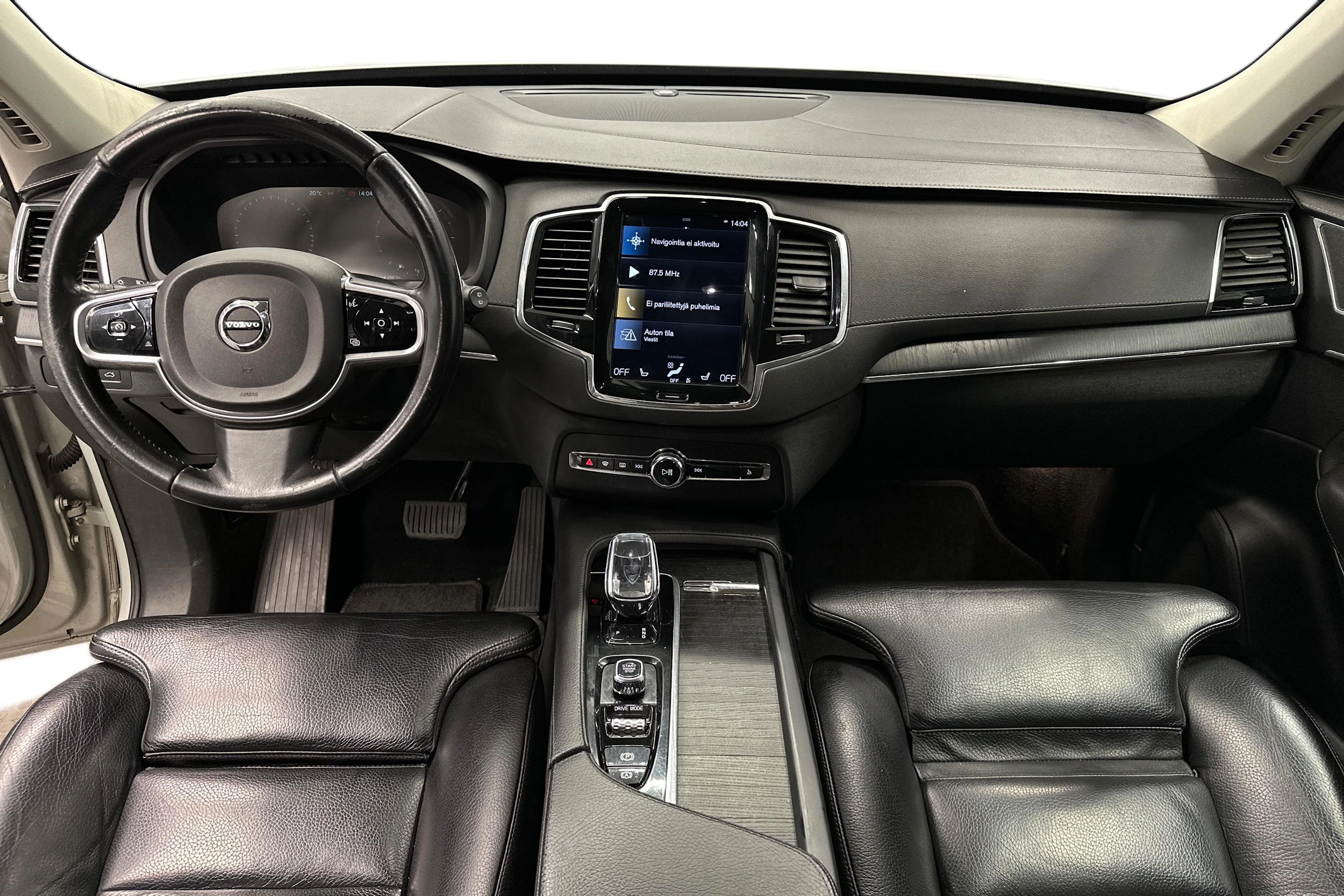 valkoinen Volvo XC90 2020 kuva 7.