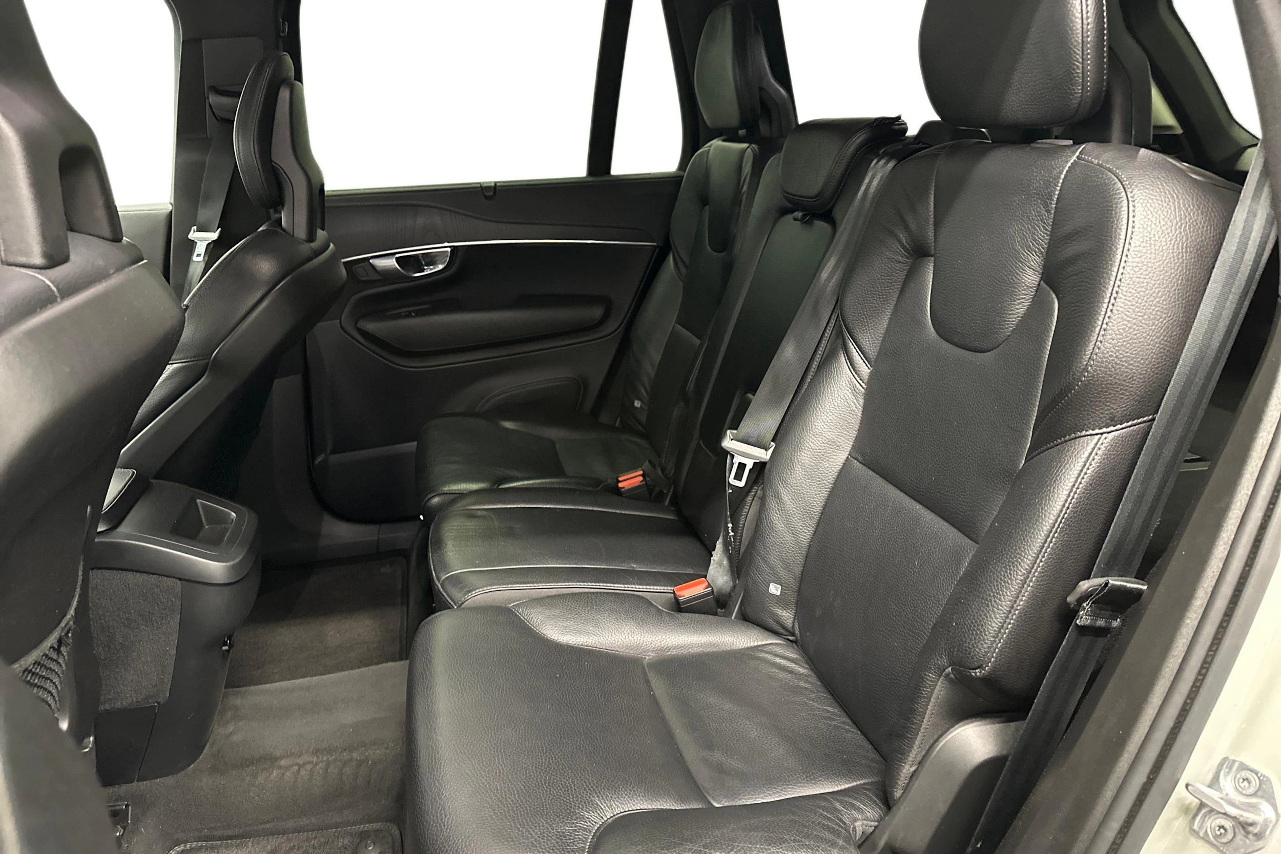 valkoinen Volvo XC90 2020 kuva 8.