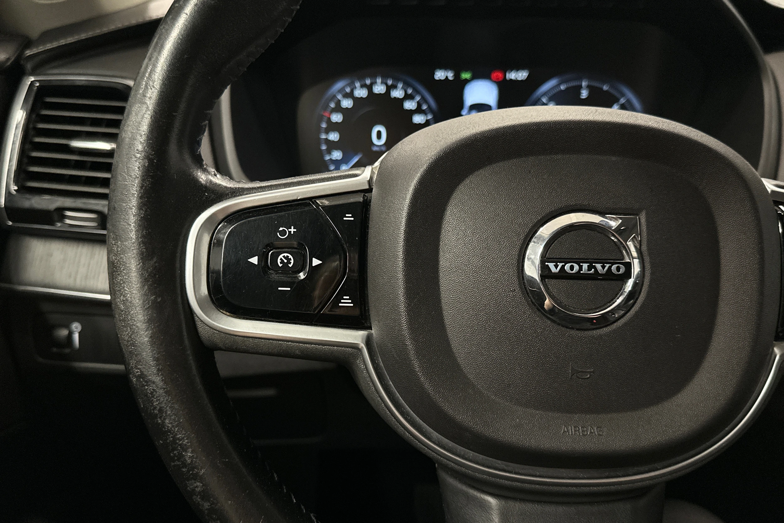 valkoinen Volvo XC90 2020 kuva 11.