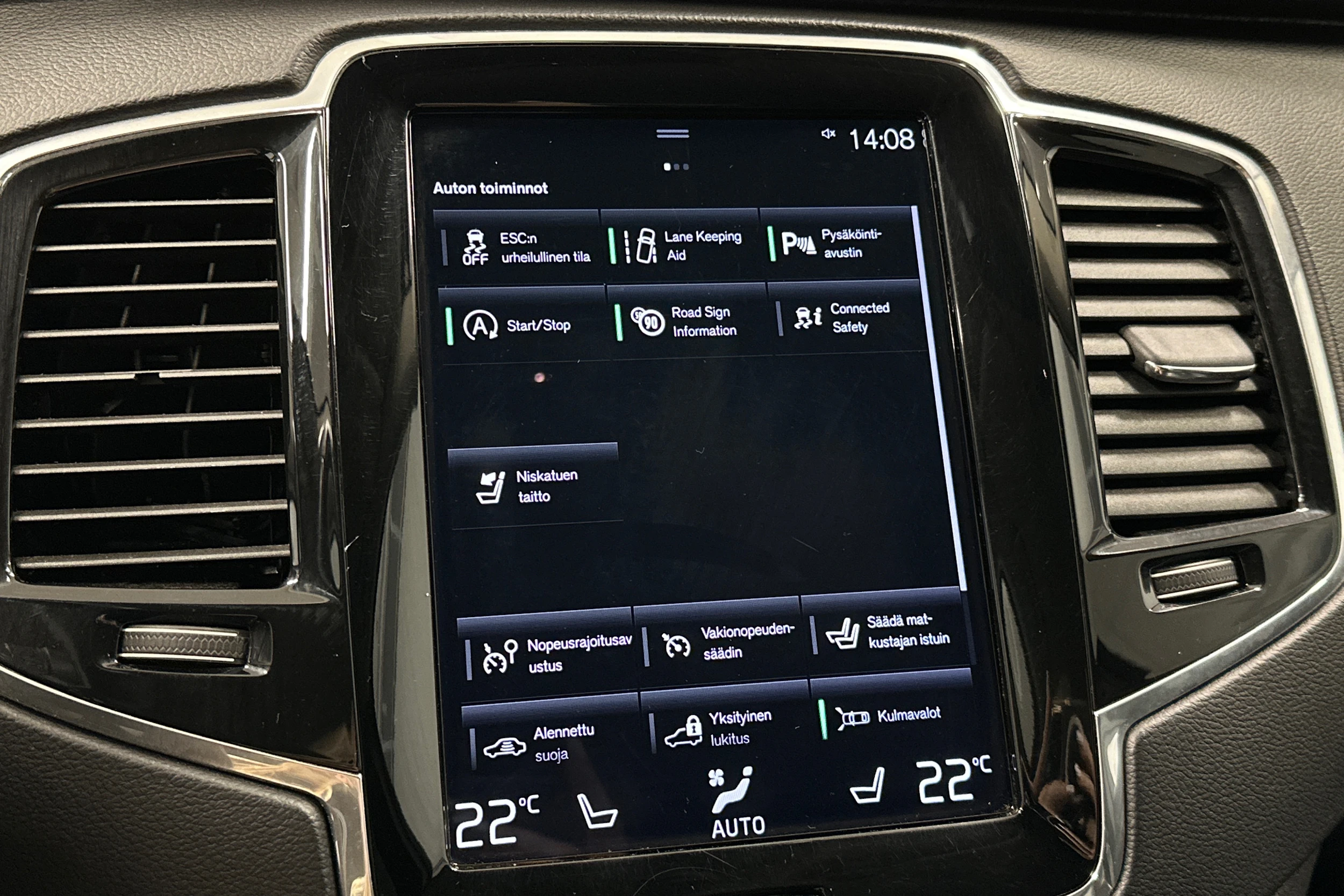 valkoinen Volvo XC90 2020 kuva 17.