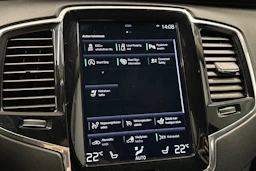 valkoinen Volvo XC90 2020 kuva 17.