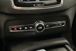 valkoinen Volvo XC90 2020 kuva 24.