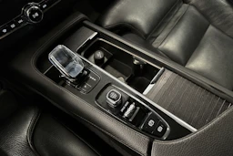valkoinen Volvo XC90 2020 kuva 25.