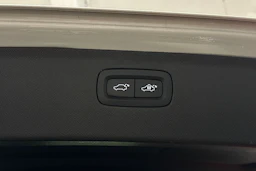valkoinen Volvo XC90 2020 kuva 29.