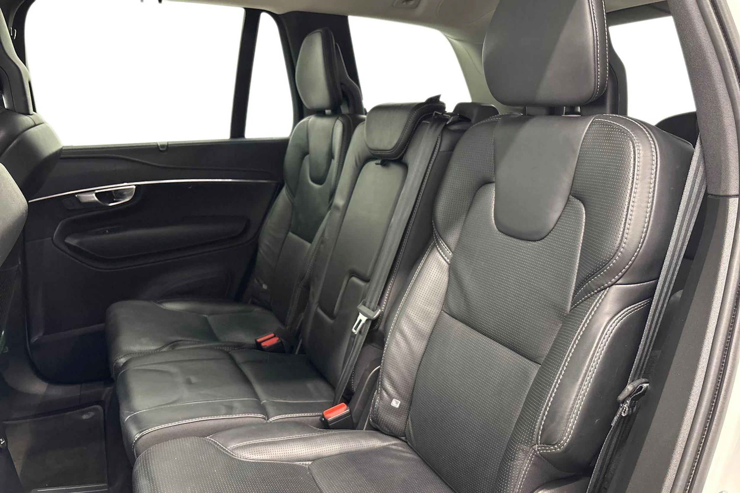 valkoinen Volvo XC90 2020 kuva 11.