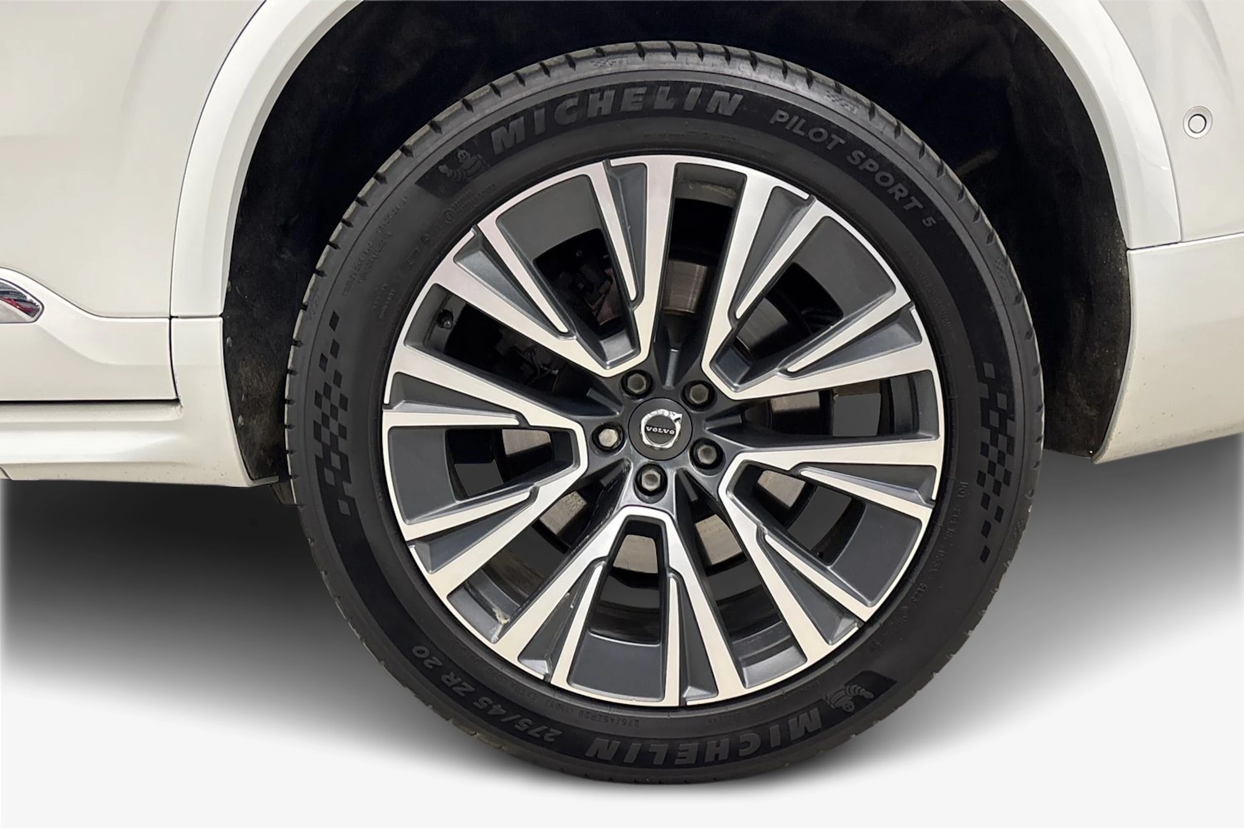 valkoinen Volvo XC90 2020 kuva 12.
