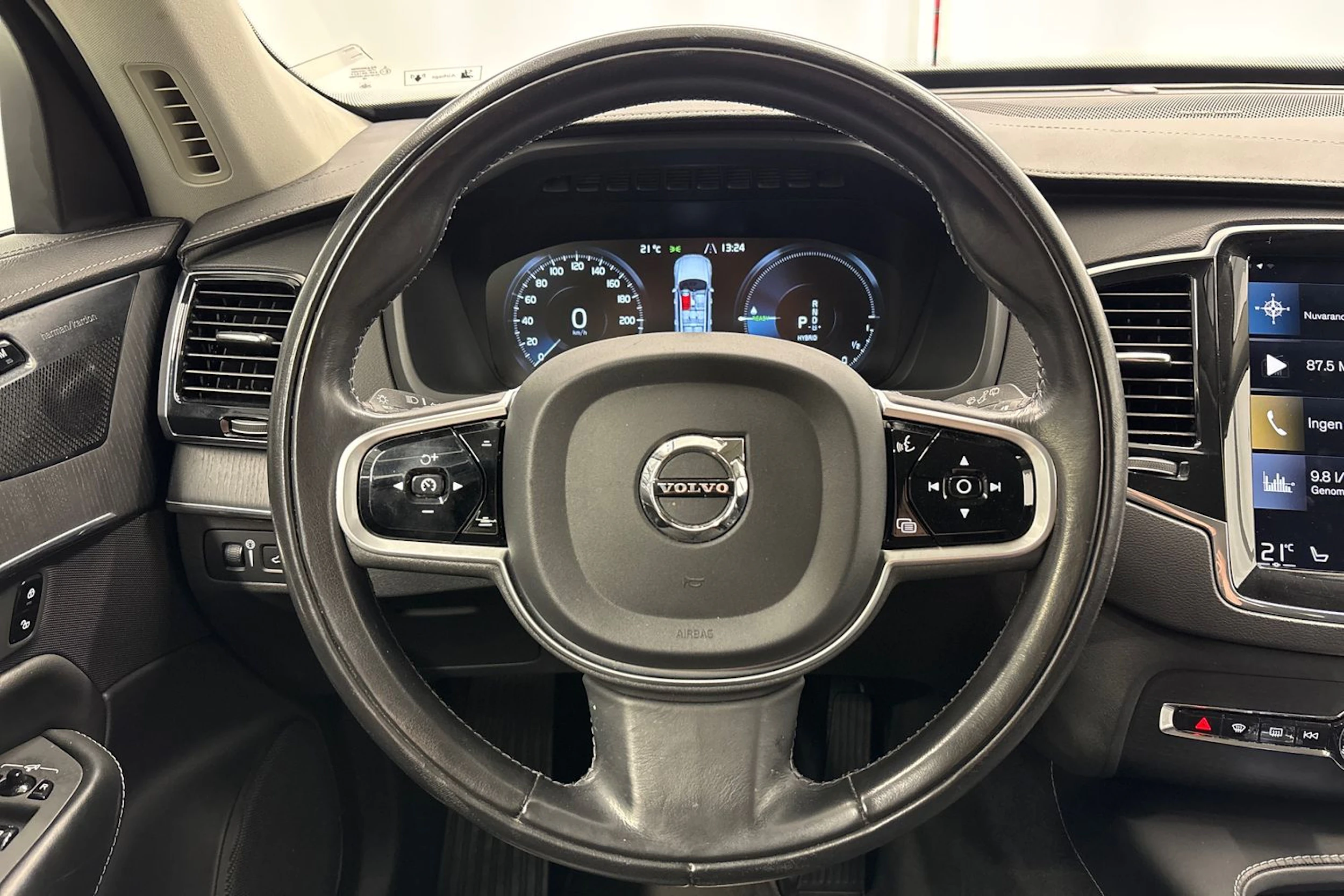 valkoinen Volvo XC90 2020 kuva 16.