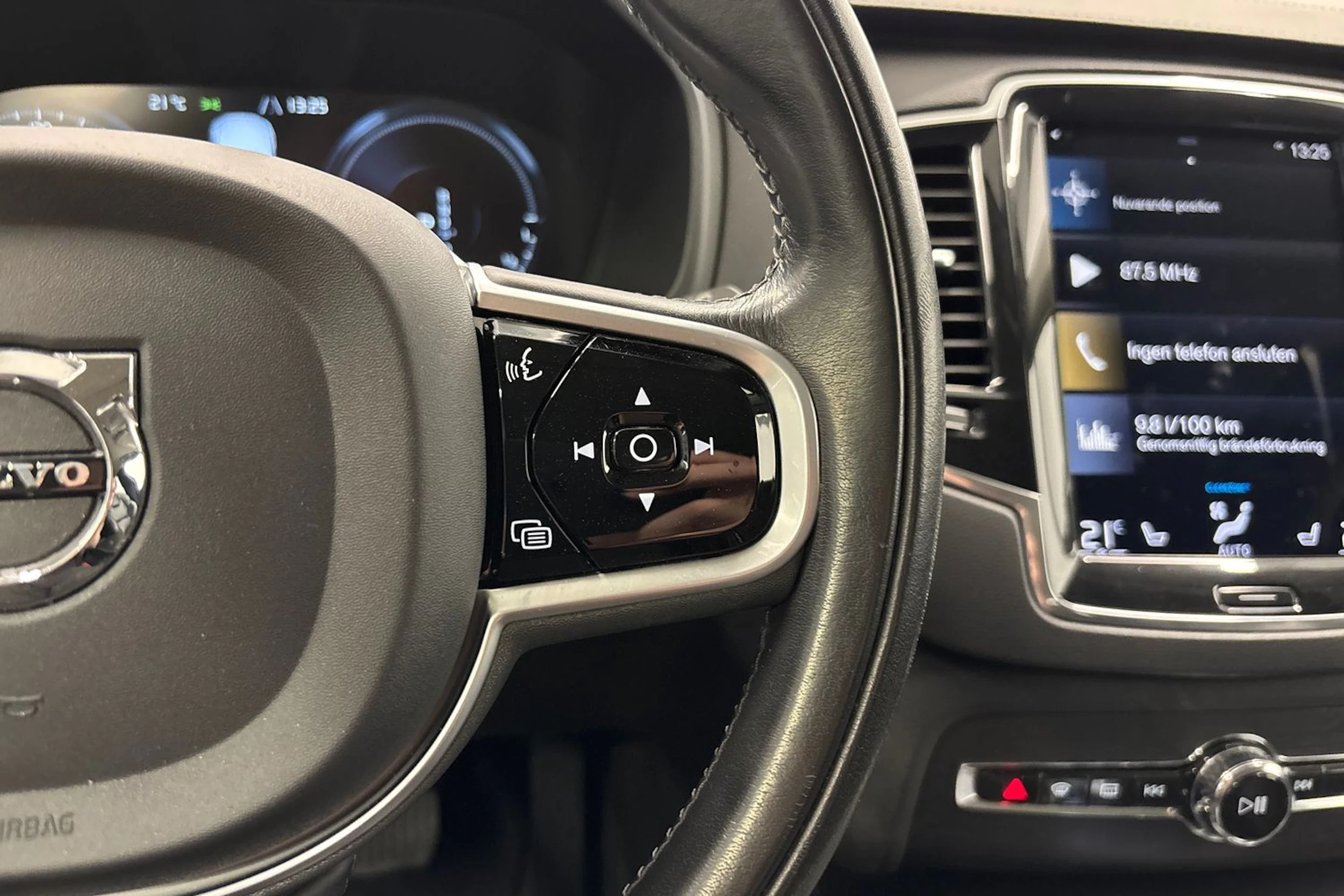 valkoinen Volvo XC90 2020 kuva 18.