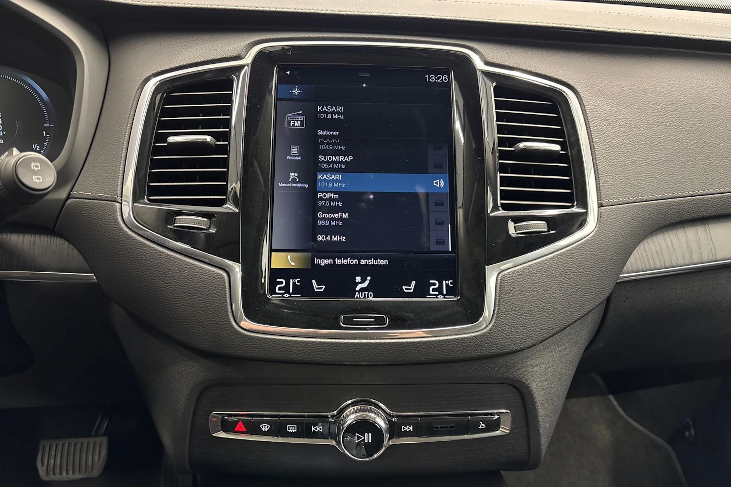 valkoinen Volvo XC90 2020 kuva 21.