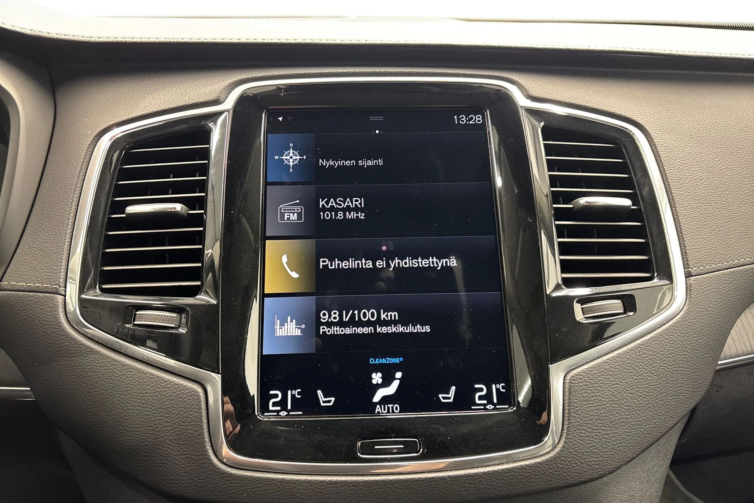 valkoinen Volvo XC90 2020 kuva 22.