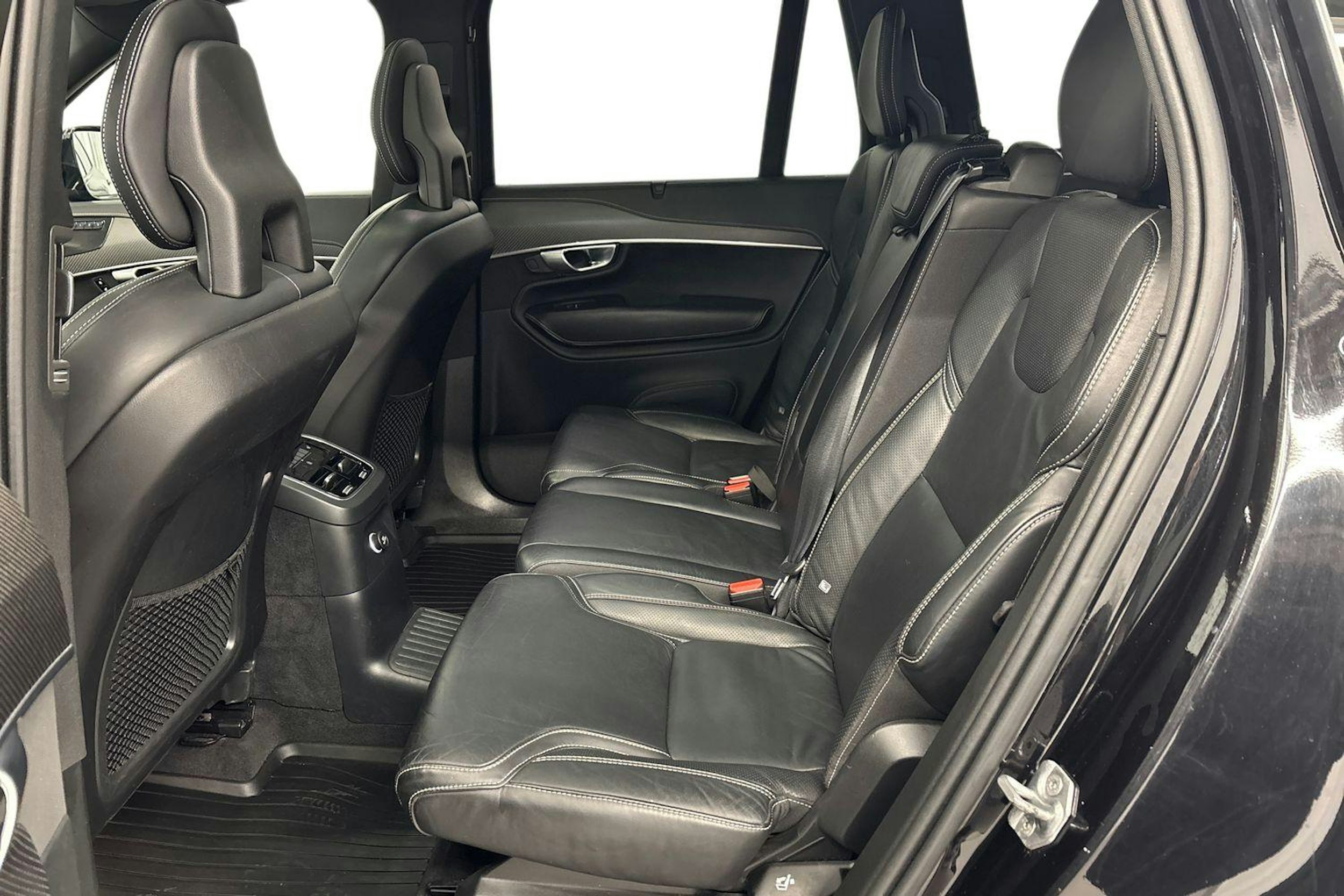 musta Volvo XC90 2020 kuva 10.