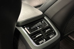 musta Volvo XC90 2020 kuva 19.