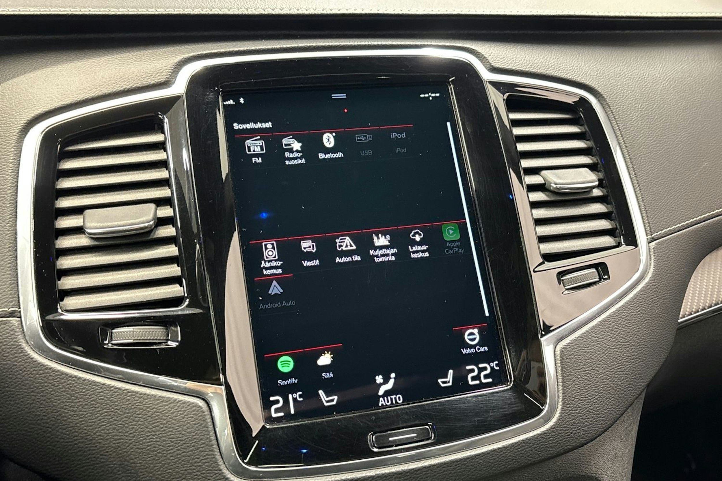 musta Volvo XC90 2020 kuva 29.