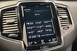 musta Volvo XC90 2020 kuva 30.