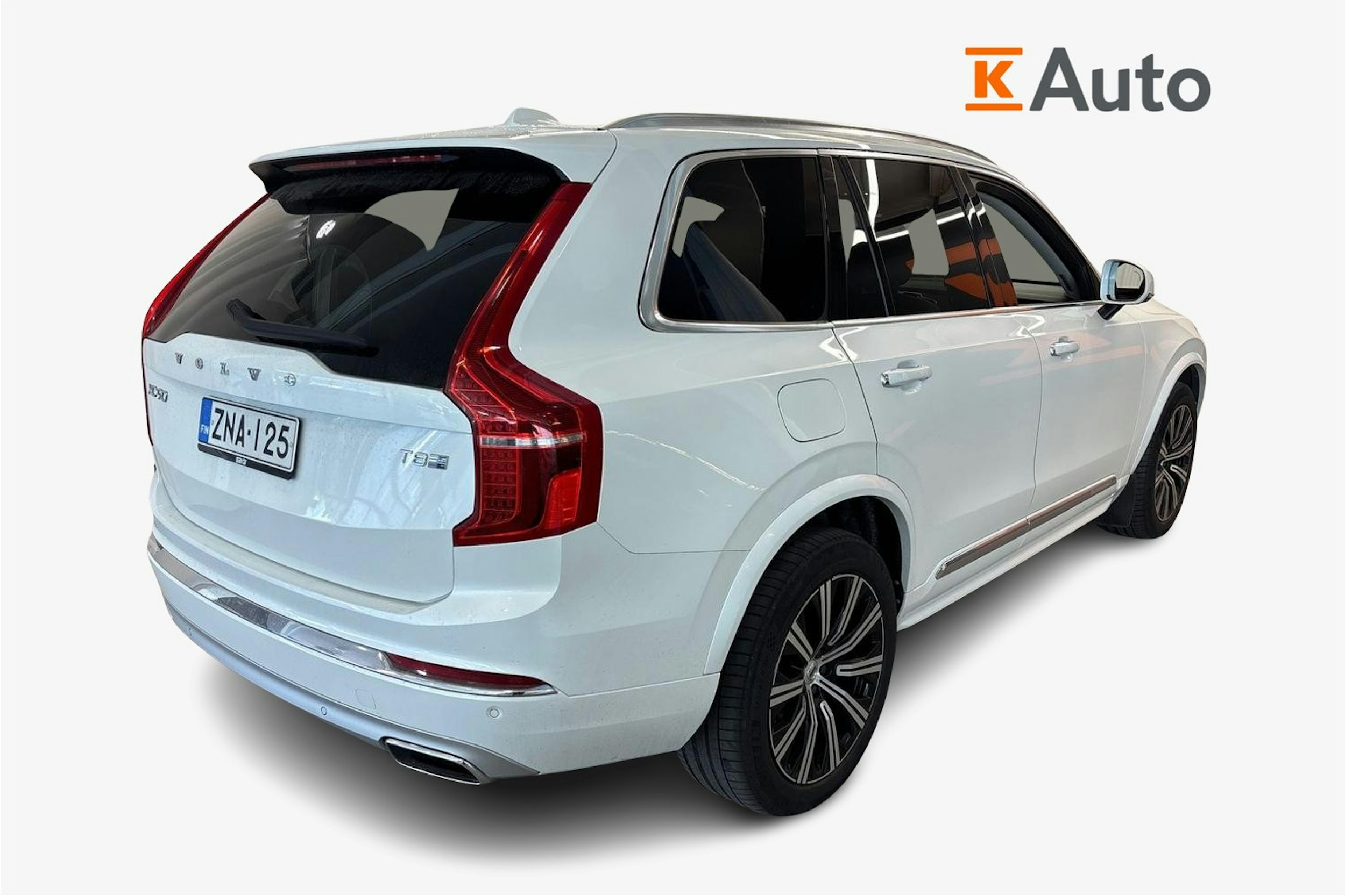 valkoinen Volvo XC90 2020 kuva 2.