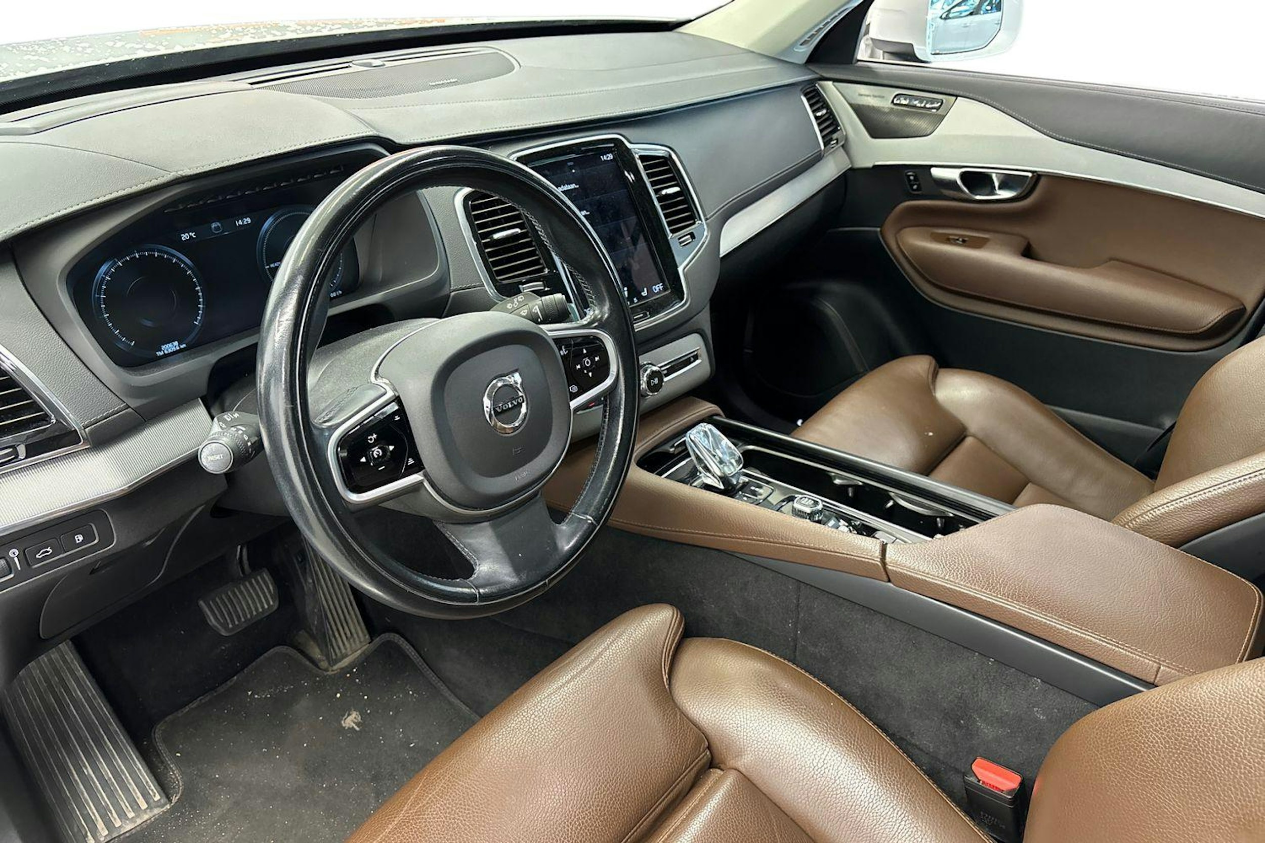 valkoinen Volvo XC90 2020 kuva 3.