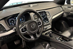 musta Volvo XC90 2021 kuva 3.