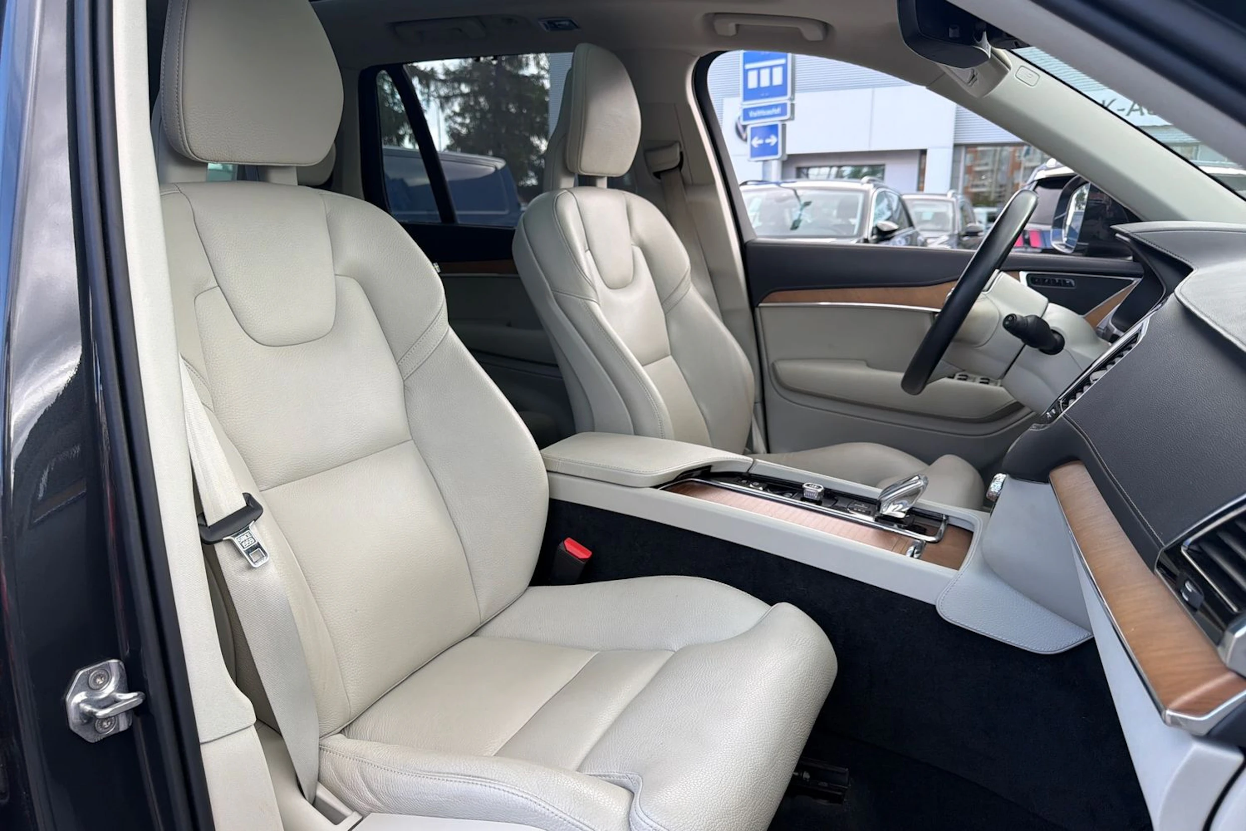 harmaa Volvo XC90 2021 kuva 4.