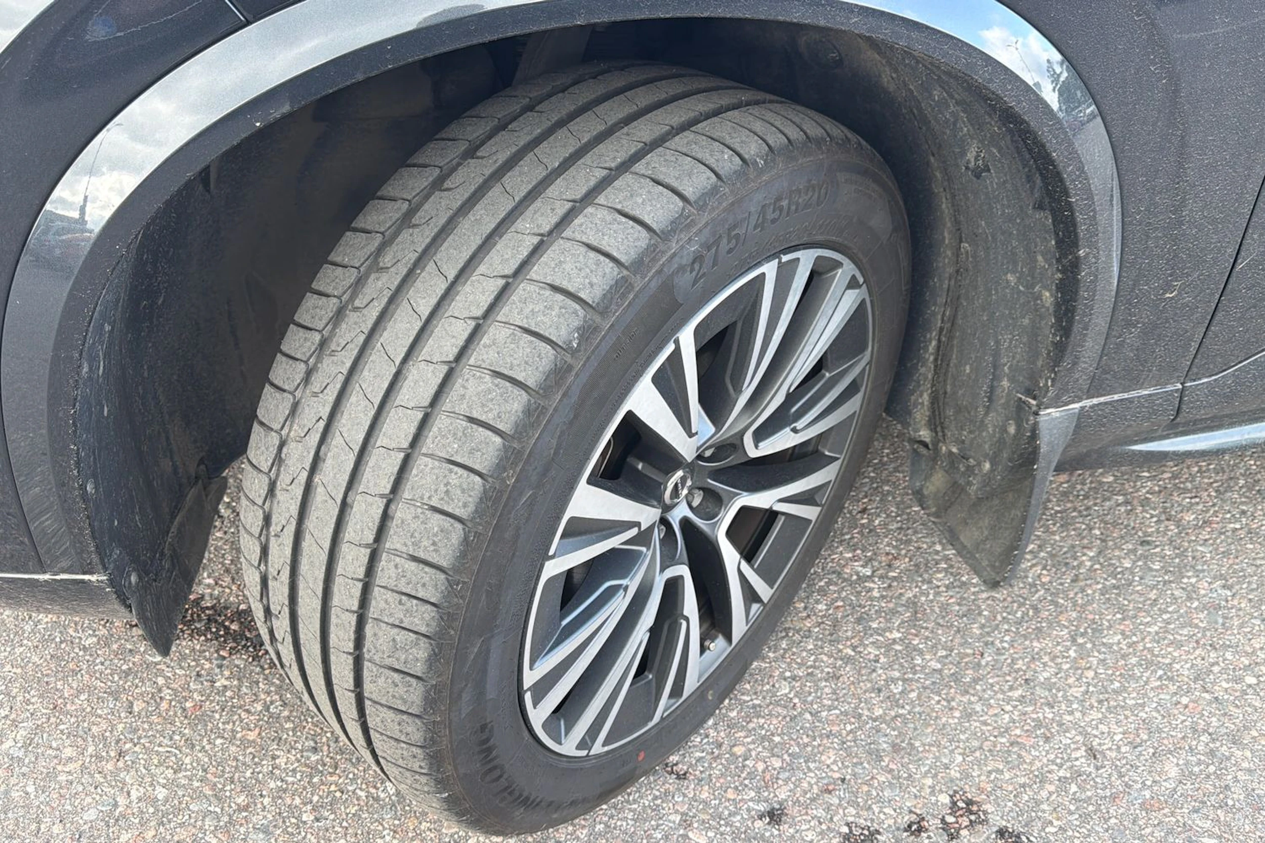 harmaa Volvo XC90 2021 kuva 8.