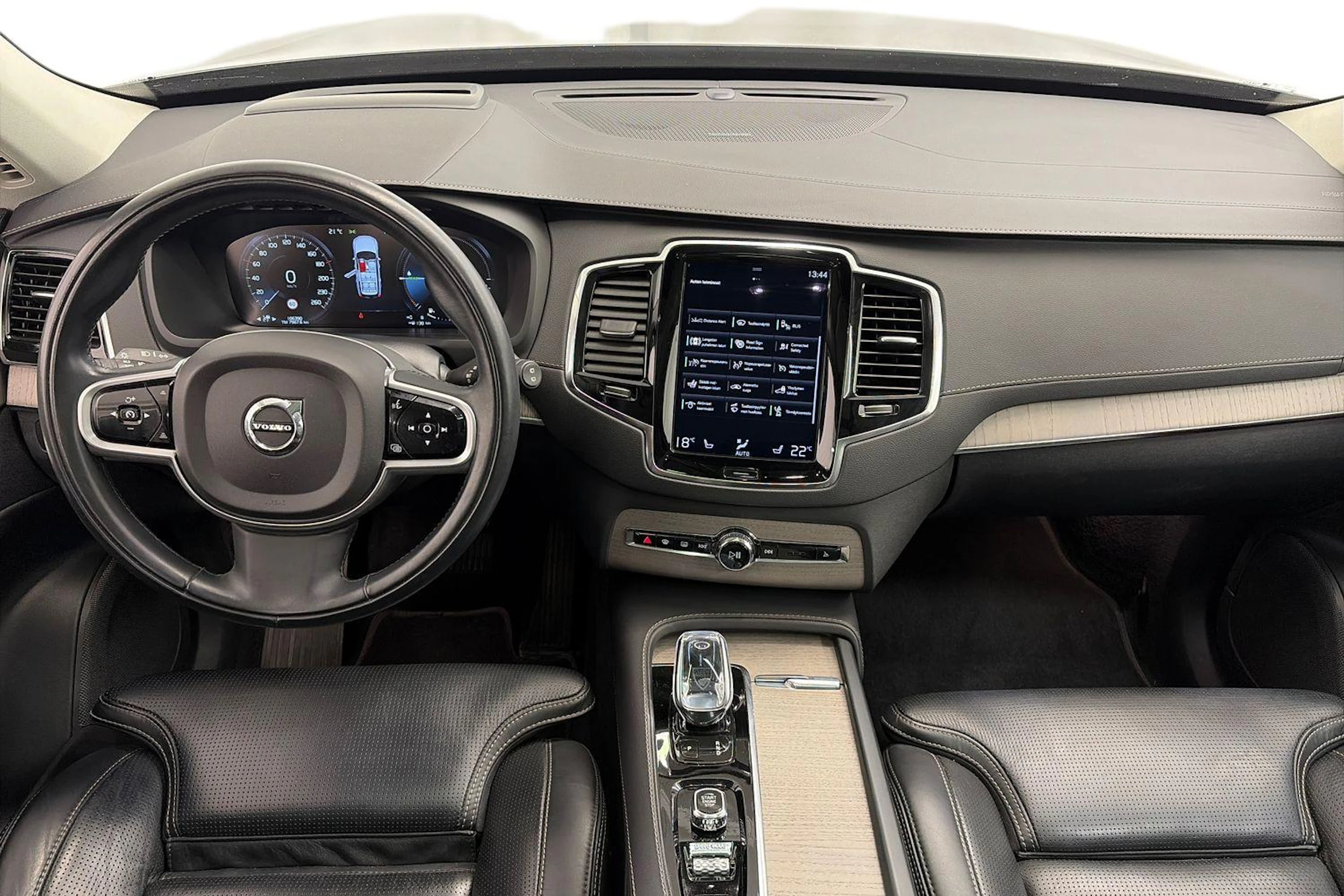 musta Volvo XC90 2021 kuva 7.