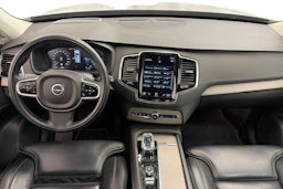 musta Volvo XC90 2021 kuva 7.