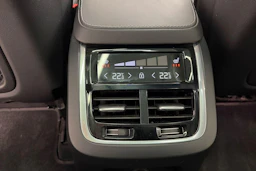 musta Volvo XC90 2021 kuva 9.