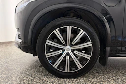 musta Volvo XC90 2021 kuva 11.