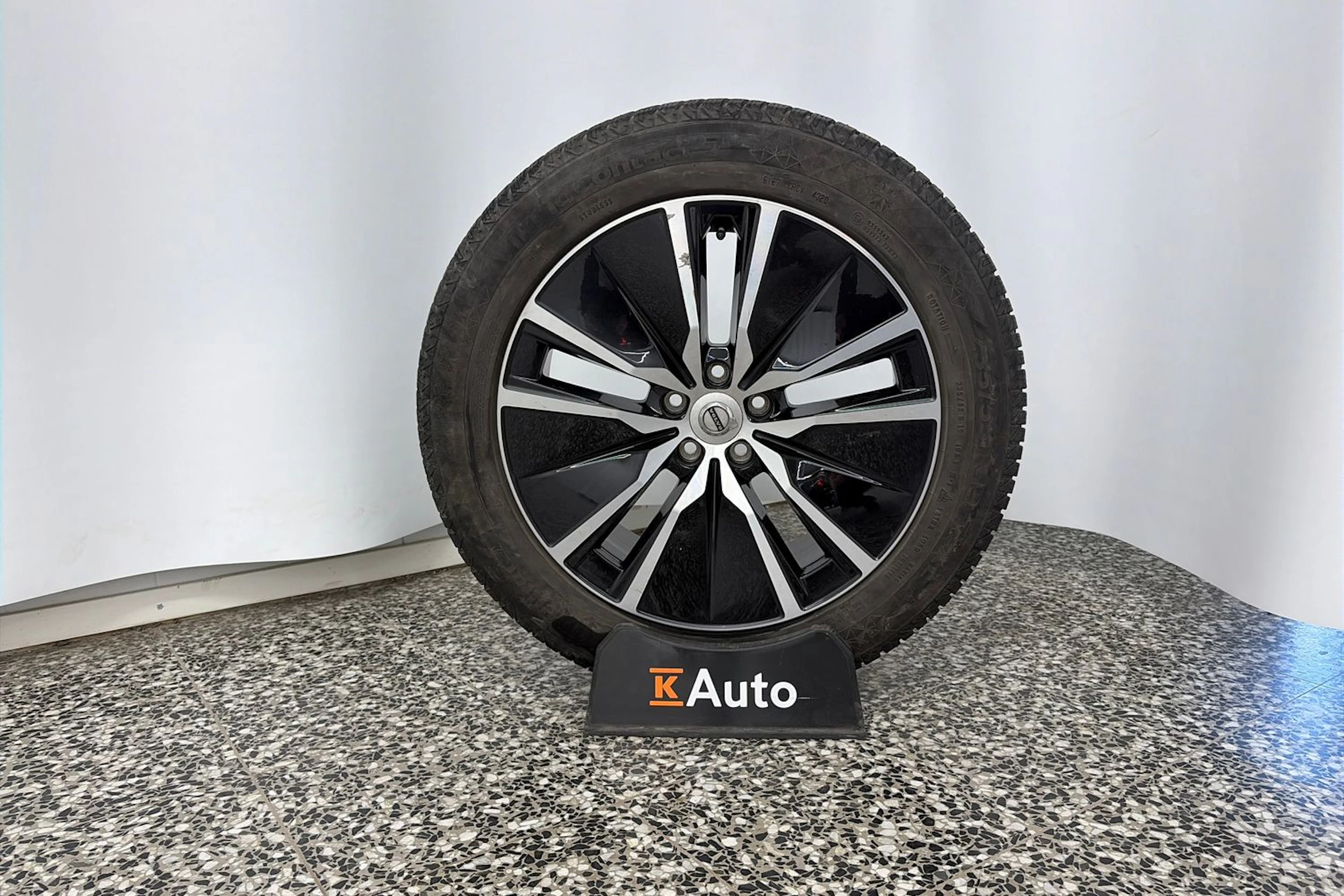 musta Volvo XC90 2021 kuva 12.