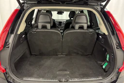 musta Volvo XC90 2021 kuva 13.