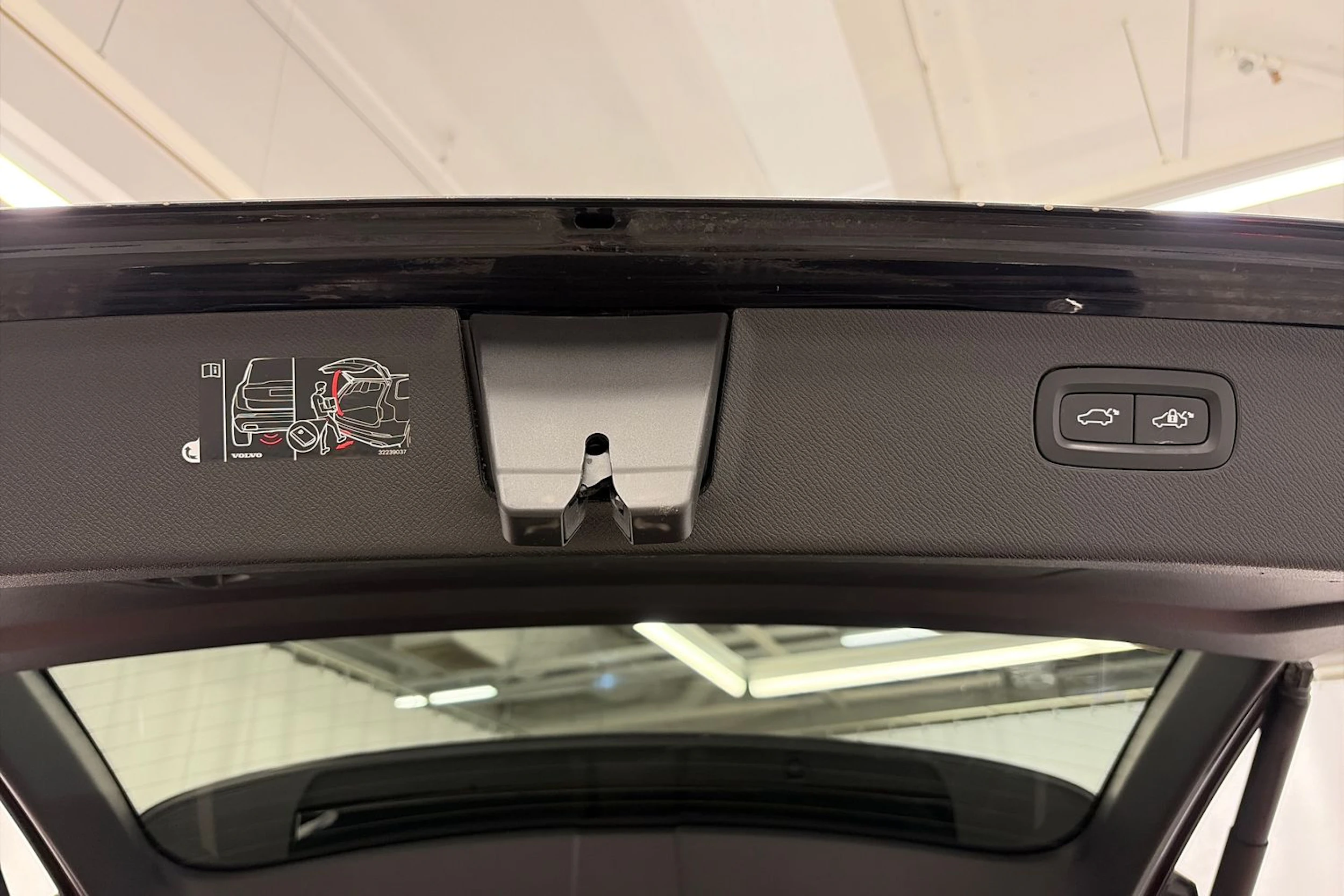 musta Volvo XC90 2021 kuva 15.