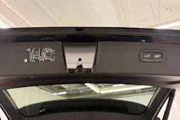 musta Volvo XC90 2021 kuva 15.