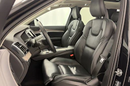 musta Volvo XC90 2021 kuva 16.