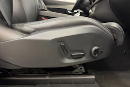 musta Volvo XC90 2021 kuva 20.