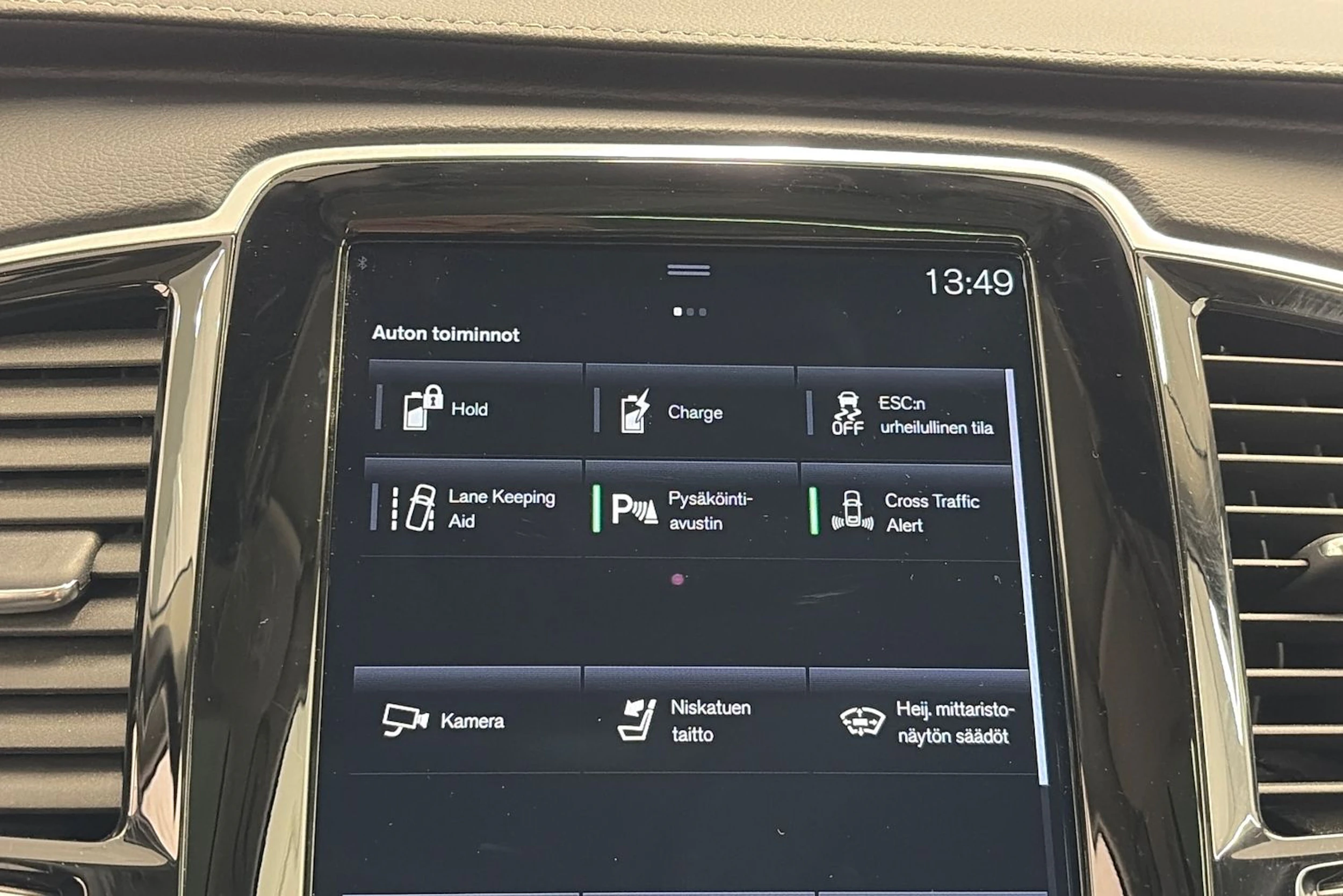 musta Volvo XC90 2021 kuva 27.