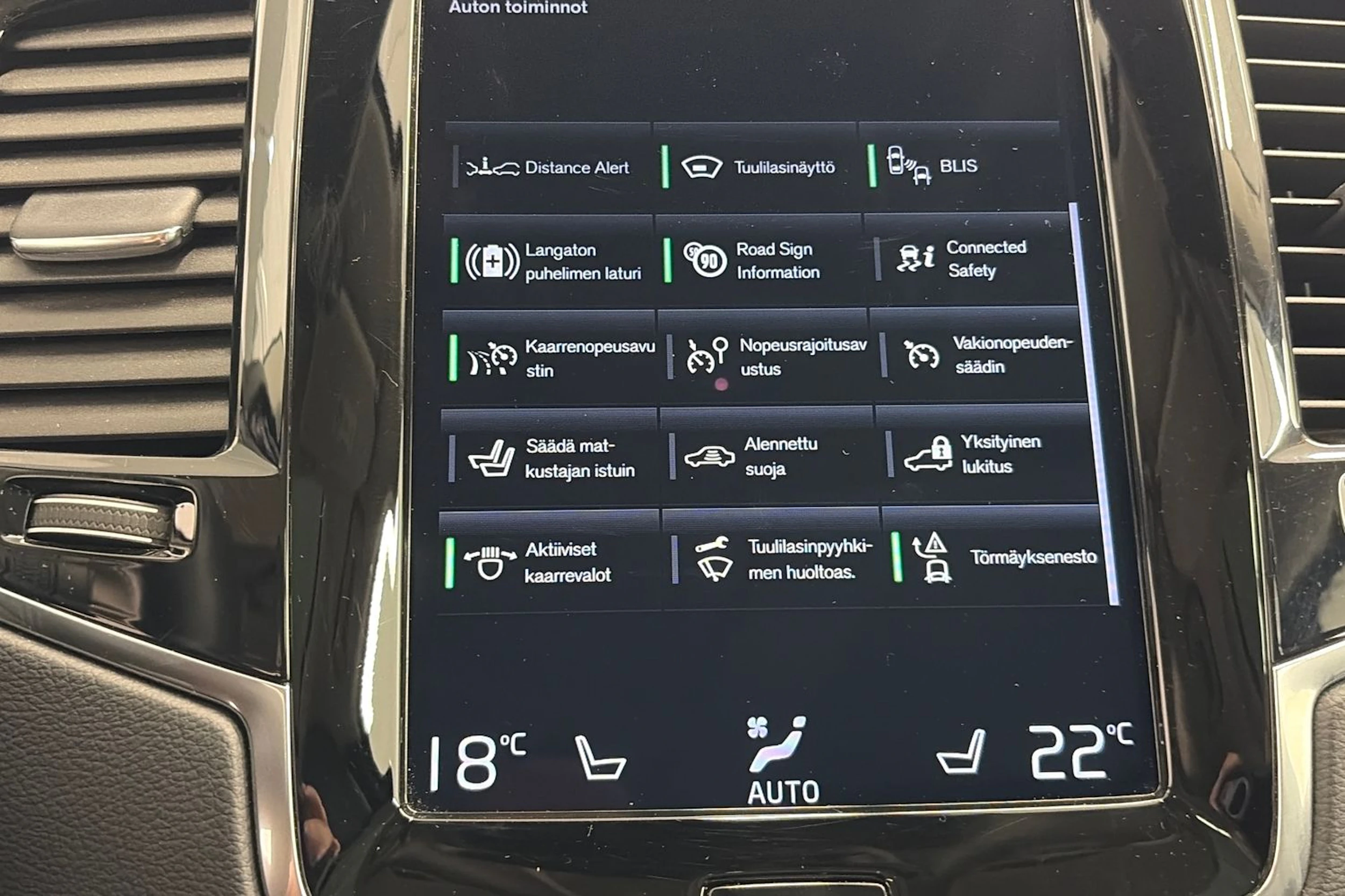 musta Volvo XC90 2021 kuva 28.