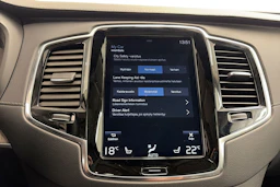 musta Volvo XC90 2021 kuva 31.