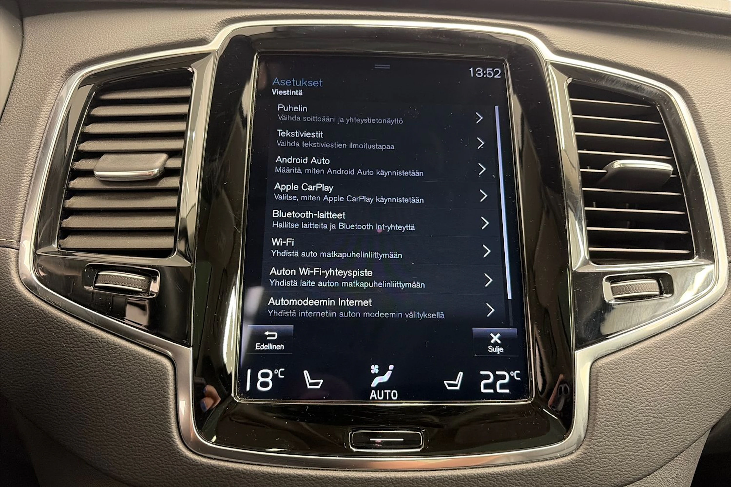 musta Volvo XC90 2021 kuva 33.
