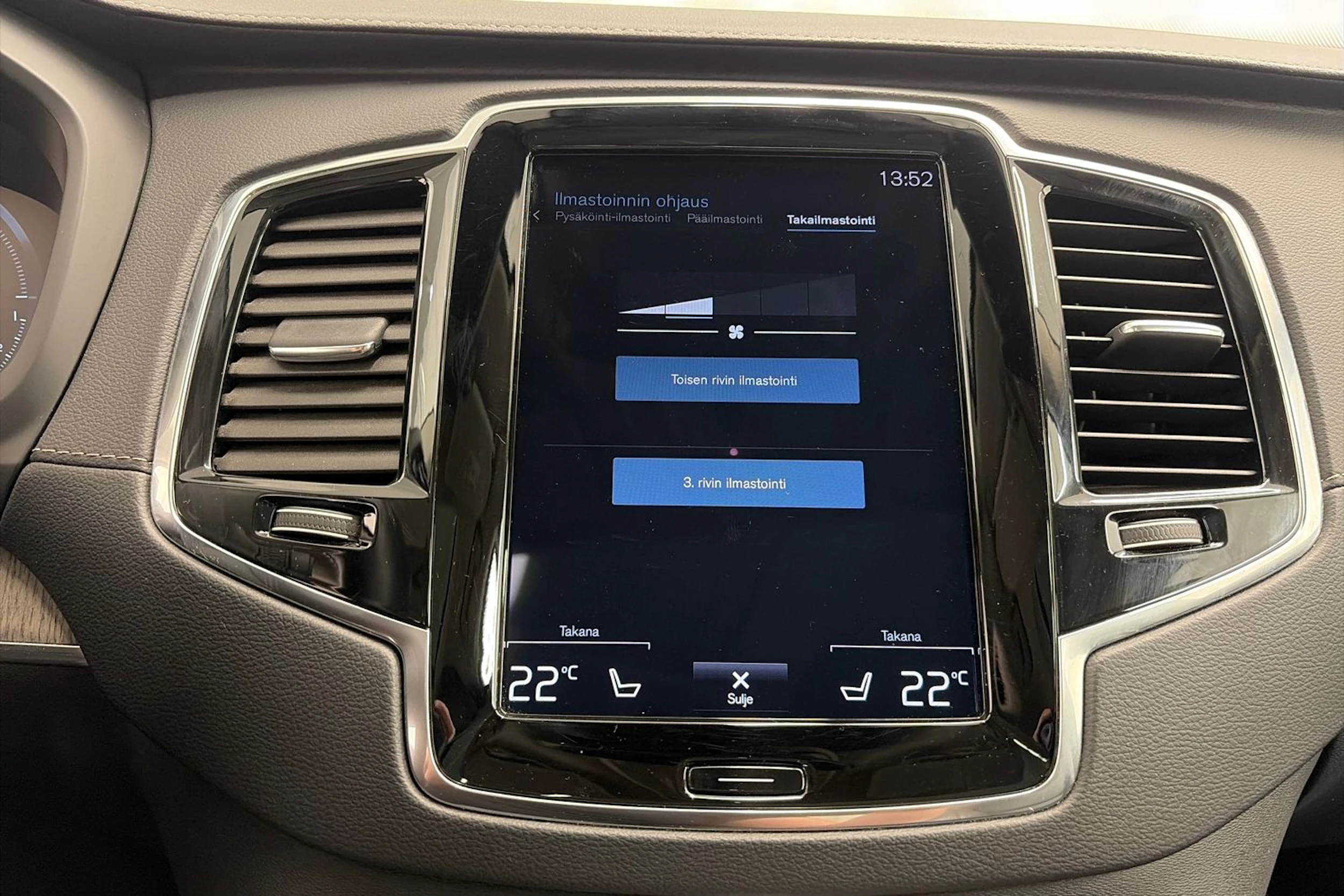 musta Volvo XC90 2021 kuva 35.