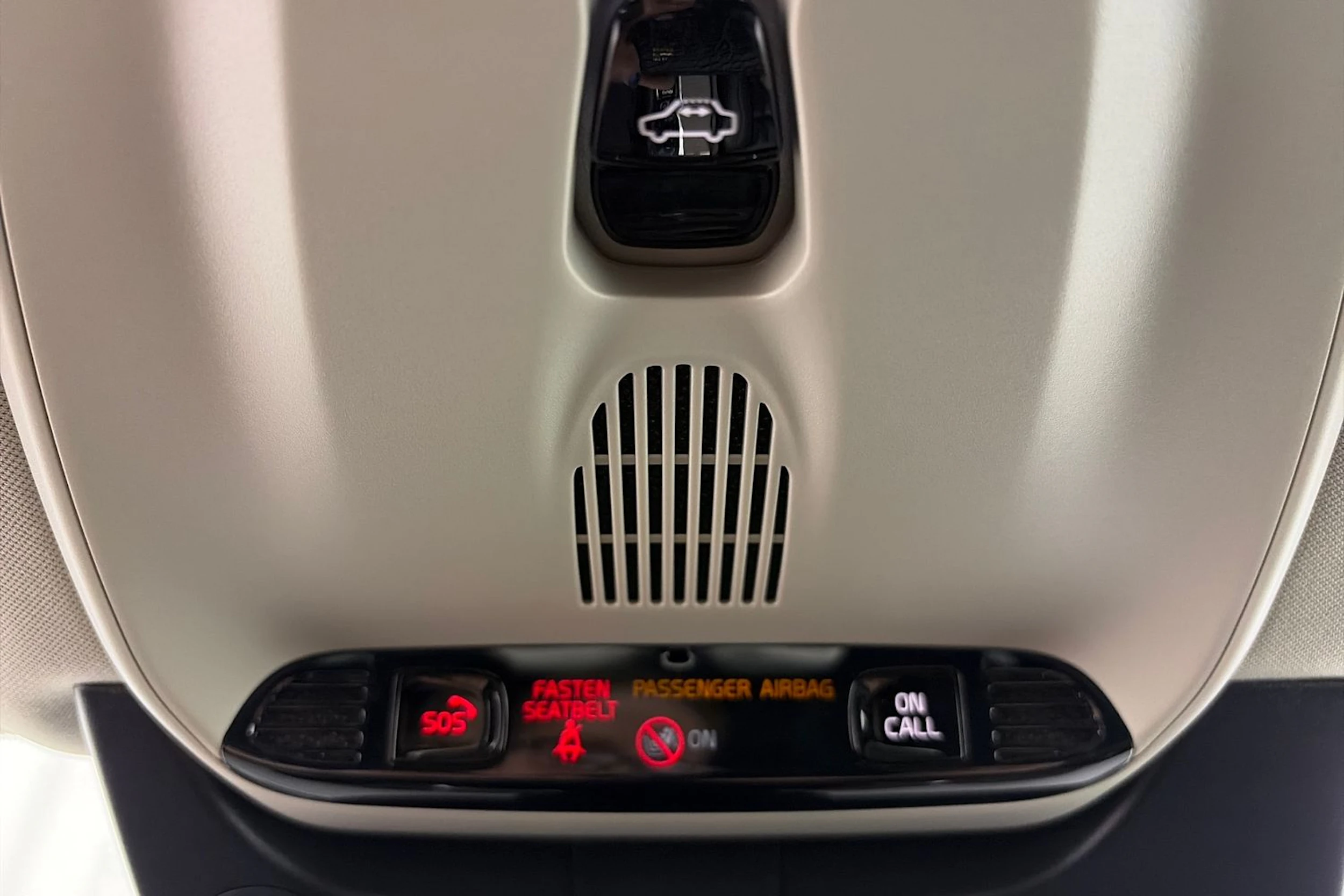 musta Volvo XC90 2021 kuva 38.