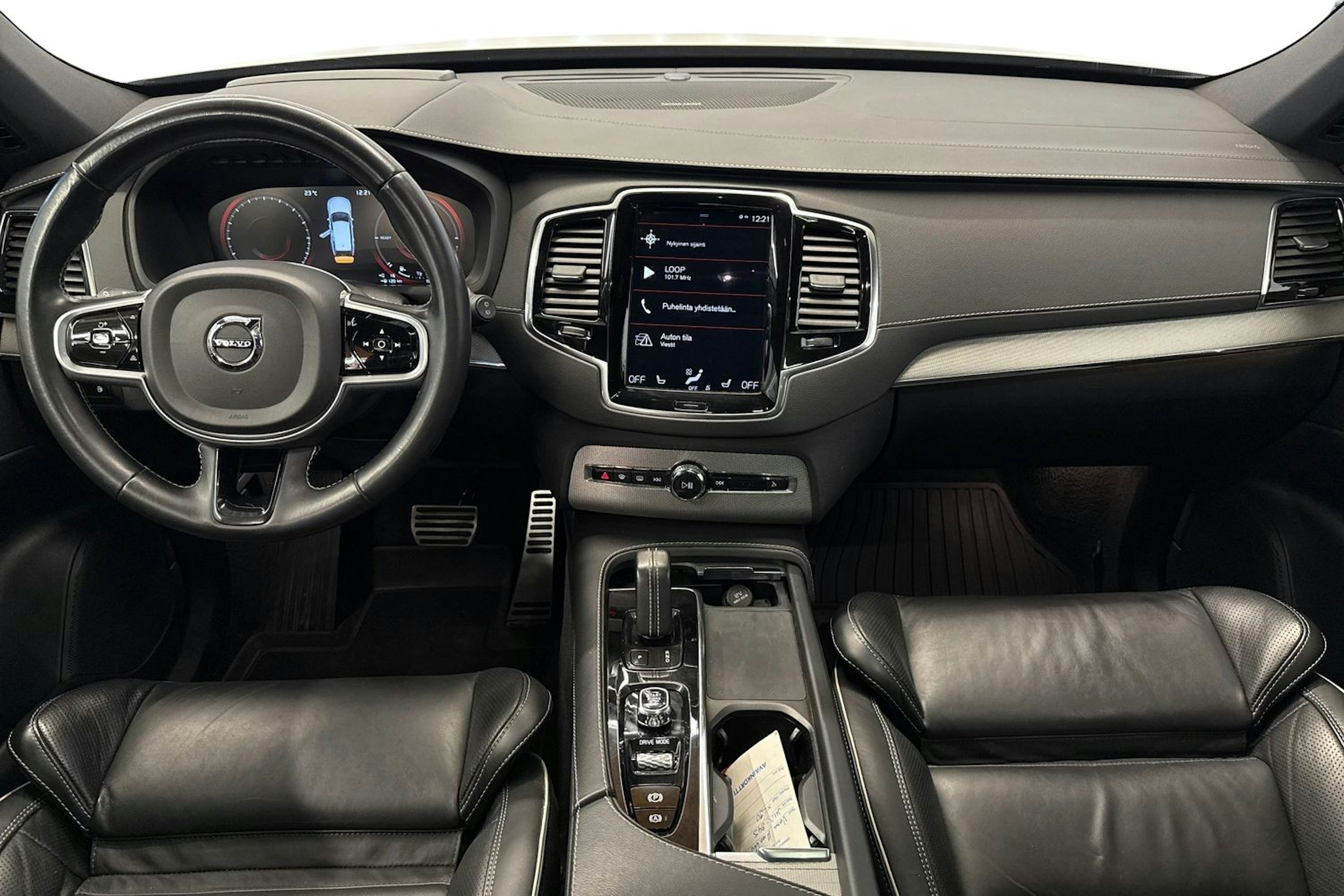 valkoinen Volvo XC90 2021 kuva 9.