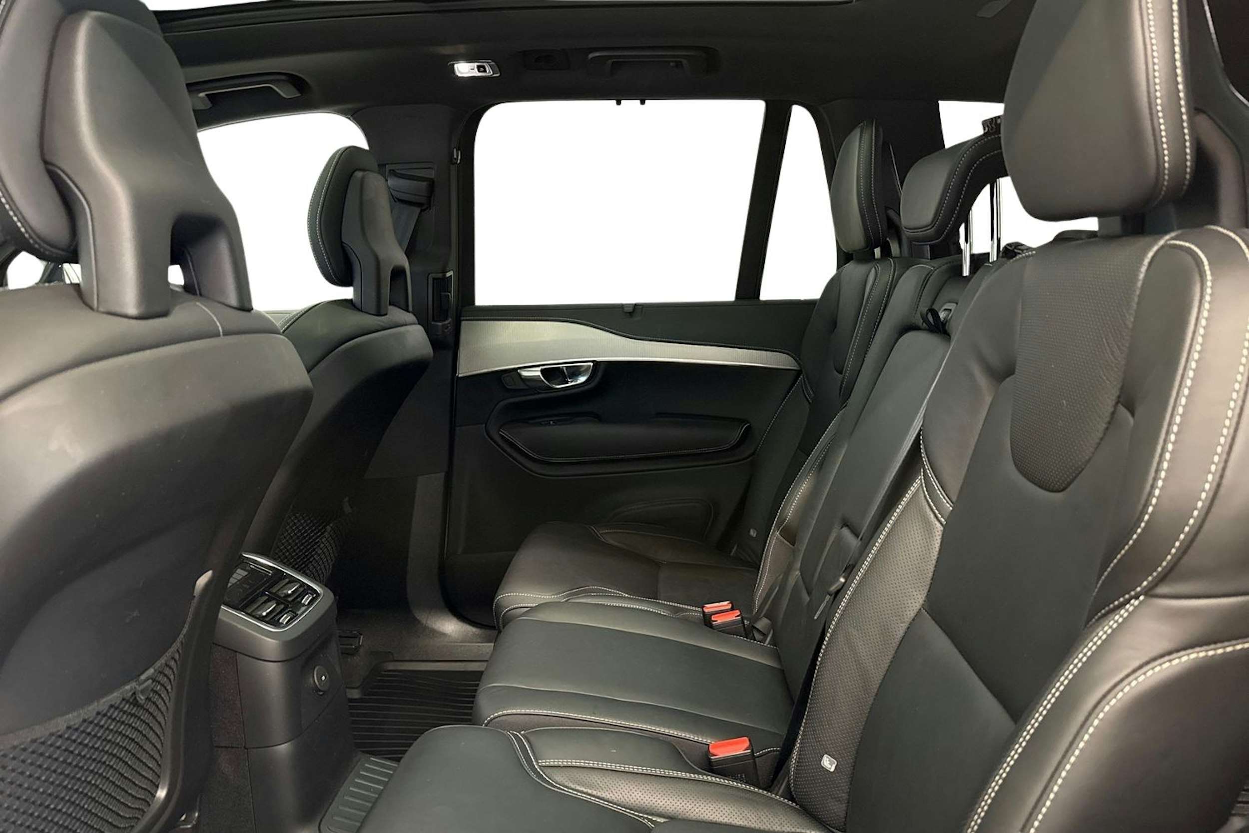 valkoinen Volvo XC90 2021 kuva 10.